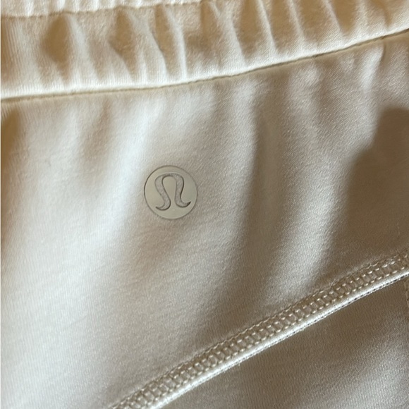 Lululemon Softstreme High-Rise Straight Leg Cropped Size 10 - Picture 5 of 6